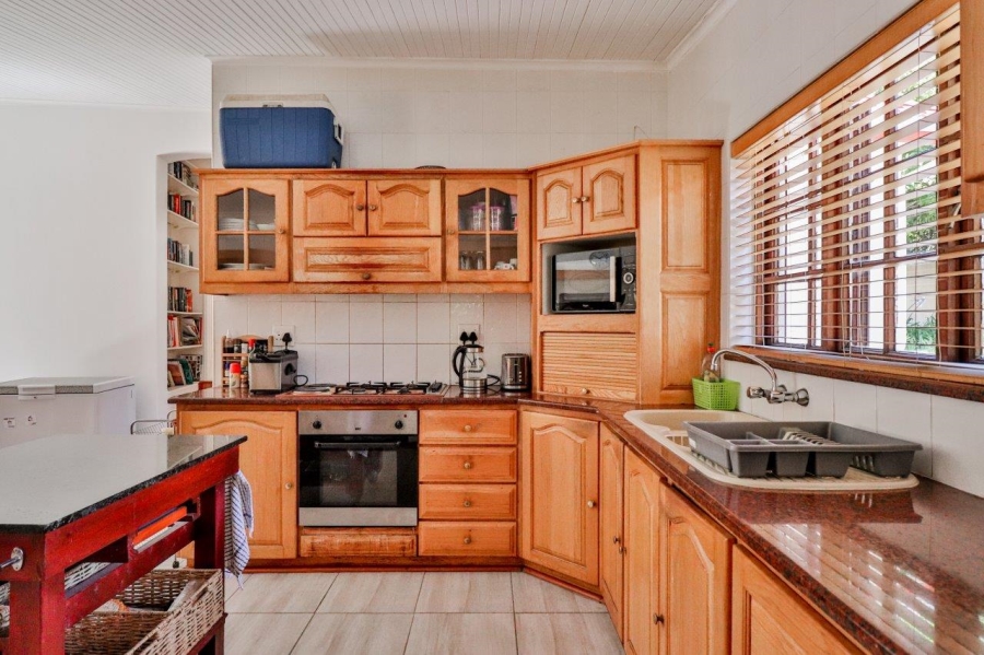 To Let 4 Bedroom Property for Rent in Helderberg Estate Western Cape